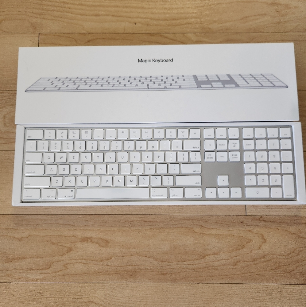 EUC, Barely Used Apple Silver and White Keyboard. USB Charger. - Picture 3 of 4